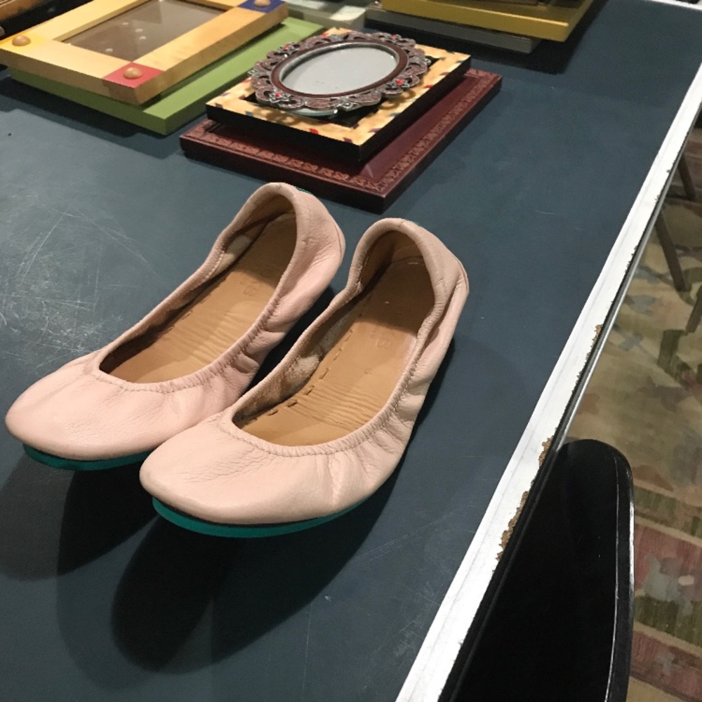Tieks flats